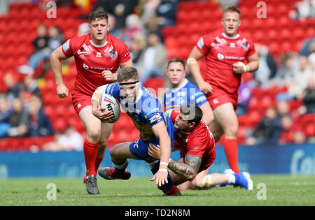 Leeds Rhino's Matt Parcell (centre) in action Stock Photo