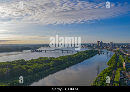 Louisville, Kentucky - The Ohio River and downtown Louisville, Kentucky. Indiana is on the left side of the river. Stock Photo