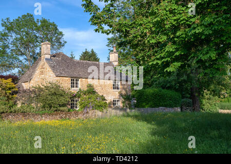 Cotswold stone cottage. Wyck Rissington, Cotswolds, Gloucestershire, England Stock Photo