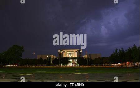 Berlin, Germany. 11th June, 2019. Thunderstorm clouds hang during a thunderstorm at the Federal Chancellery sky. Credit: Paul Zinken/dpa/Alamy Live News Stock Photo