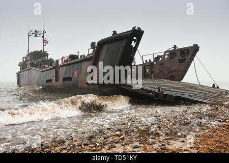 Langholz, Germany. 11th June, 2019. 11.06.2019, since Monday the 10th of June the British Royal Navy manages amphibious warfare with the landing craft of the HMS Albion in the northern Eckernforder bay near the campsite Gut Ludwigsburg near Langholz as part of the Manovers BALTOPS 2019. LCU Mk 10 L9732 with open ramp at the bow. | usage worldwide Credit: dpa picture alliance/Alamy Live News Stock Photo