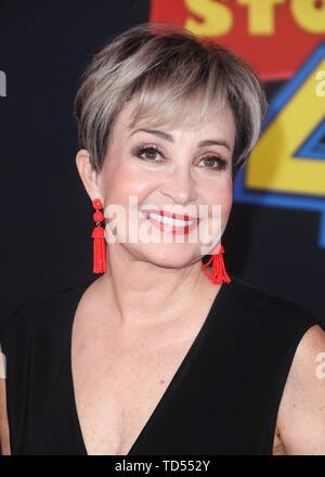 Hollywood, USA. 11th June, 2019. HOLLYWOOD, LOS ANGELES, CALIFORNIA, USA - JUNE 11: Actress Annie Potts arrives at the Los Angeles Premiere Of Disney And Pixar's 'Toy Story 4' held at the El Capitan Theatre on June 11, 2019 in Hollywood, Los Angeles, California, USA. (Photo by David Acosta/Image Press Agency) Credit: Image Press Agency/Alamy Live News