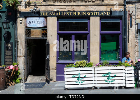 The Wee Pub, Scotland’s smallest pub, in the Grassmarket in Edinburgh Old Town, Scotland, UK