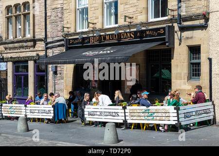 Biddy Mulligans, traditional Irish pub, in the Grassmarket in Edinburgh Old Town, Scotland, UK Stock Photo