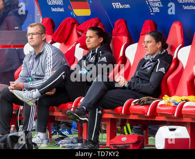 Valenciennes, Frankreich. 12th June, 2019. France, Valenciennes, Stade du Hainaut, 12.06.2019, Football - FIFA Women's World Cup - Germany - Spain Credit: vl The injured Dzsenifer Marozsan (Germany, # 10) | usage worldwide/dpa/Alamy Live News Stock Photo