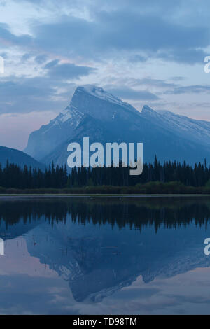 Mt Rundle Snow Snow-covered Mount Rundle mountain range with snowy forest over blue ...