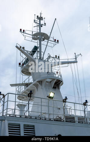 Radar antenna on the mast of a cruise ship Stock Photo - Alamy