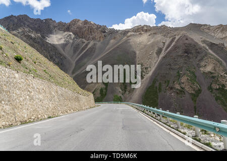 Summer Xinjiang Gobi highway car background Stock Photo