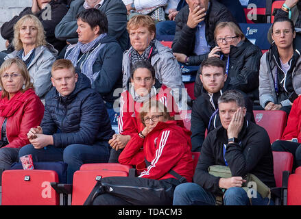 Valenciennes, Frankreich. 12th June, 2019. The team behind the team including Birgit PRINZ withte (GER, former player and sports psychologist) Preliminary Group B, Match 15, Germany (GER) - Spain (ESP) 1: 0, on 06/12/2019 in Valenciennes. Football Women World Cup 2019 from 07.06. - 07.07.2019 in France. ¬ | usage worldwide Credit: dpa/Alamy Live News Stock Photo