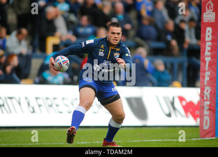 Emerald Headingley Stadium, Leeds, West Yorkshire, 14th June 2019. Tui Lolohea of Leeds Rhinos warms up during the Betfred Super League fixture at Emerald Headingley Stadium, Leeds. Credit: Touchlinepics/Alamy Live News Stock Photo