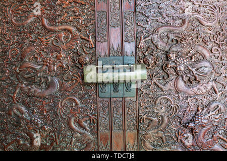 Carved dragon mahogany furniture in the former residence of Kong Xiangxi, Taigu County, Shanxi Province Stock Photo