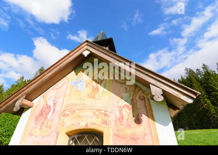 Krün: Elmauer Kapelle (Elmau Chapel) in Klais, fresco in Oberbayern, Garmisch-Partenkirchen, Upper Bavaria, Bayern, Bavaria, Germany Stock Photo