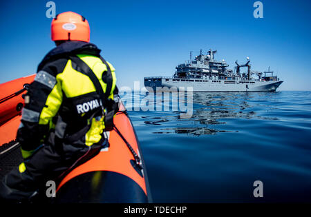 Bornholm, Denmark. 14th June, 2019. A speedboat of the Royal Danish Navy is approaching the task force supplier 'Bonn', which operates near the Danish island Bornholm. The ship of the German Navy takes part in the Nato manoeuvre 'Baltops' on the Baltic Sea. Credit: Axel Heimken/dpa/Alamy Live News Stock Photo
