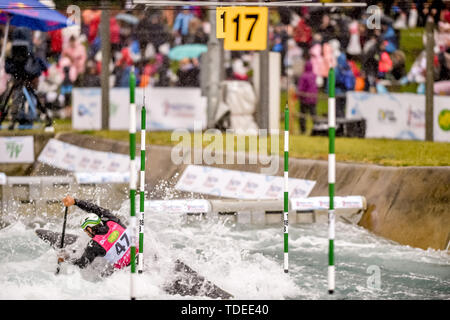 London, UK. 14th June, 2019. 2019 ICF CANOE SLALOM WORLD CUP at at Lee Valley White Water Centre, London, United Kingdom on 15 June 2019. Photo by Phil Hutchinson. Editorial use only, license required for commercial use. No use in betting, games or a single club/league/player publications. Credit: UK Sports Pics Ltd/Alamy Live News Stock Photo