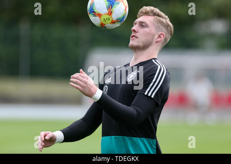 Fagagna, Italy. 15th June, 2019. Soccer, U21 Men, EM: Training Germany. Goalkeeper Florian Müller accepts the ball with his chest. Germany will meet Denmark in the European U21 Championship on 17.06. Credit: Cézaro De Luca/dpa/Alamy Live News Stock Photo