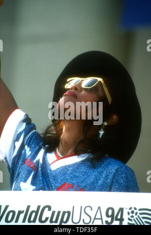 Pasadena, California, USA 15th July 1994 Singer Whitney Houston attends Pre-Game World Cup Ceremony Event on July 15, 1994 at the Rose Bowl in Pasadena, California, USA. Photo by Barry King/Alamy Stock Photo Stock Photo