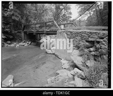 OBLIQUE VIEW OF WEST TRUSS AND WEST SIDE OF SOUTH ABUTMENT; VIEW TO NORTHEAST. - Mitchell's Mill Bridge, Spanning Winter's Run on Carrs Mill Road, west of Bel Air, Bel Air, Harford County, MD Stock Photo