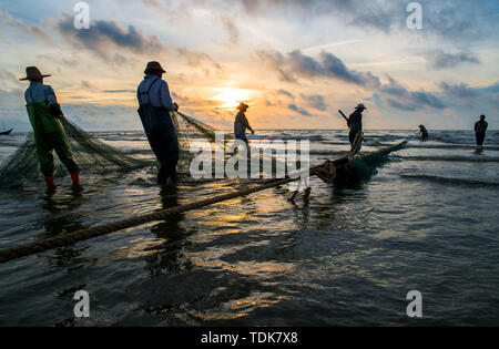 On the three islands south of Zhanjiang, the scene is repeated every day — when people are still sleeping, the sea-dependent fishermen have set foot on fishing boats, pulled up the purse seine and fought the waves. Stock Photo