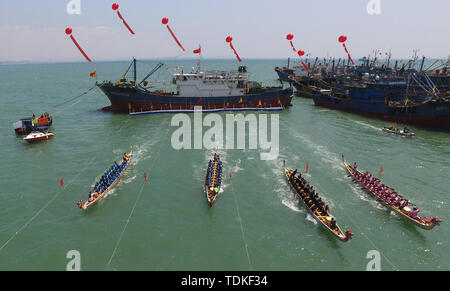 Beijing, China. 15th June, 2019. Photo taken on June 15, 2019 shows a dragon boat race kicking off in Shishi City, southeast China's Fujian Province. Credit: Yan Huajie/Xinhua/Alamy Live News Stock Photo