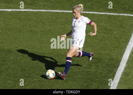 Paris, Frankreich. 16th June, 2019. USA's Abby Dahlkemper during the FIFA Women's World Cup 2019 Group F match, USA vs Chile at Parc des Princes, Paris, France on June 16th, 2019. USA won 3-0. Photo by Henri Szwarc/ABACAPRESS.COM | Credit: dpa/Alamy Live News Stock Photo