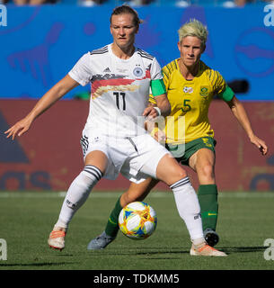 Montpelier, France. 17th June, 2019. 17 June 2019, France (France), Montpellier: Football, women: World Cup, South Africa - Germany, preliminary round, Group B, Matchday 3, Stade de la Mosson: Germany's Alexandra Popp (l) takes the ball ahead of South Africa's Janine van Wyk. Photo: Sebastian Gollnow/dpa Credit: dpa picture alliance/Alamy Live News Stock Photo