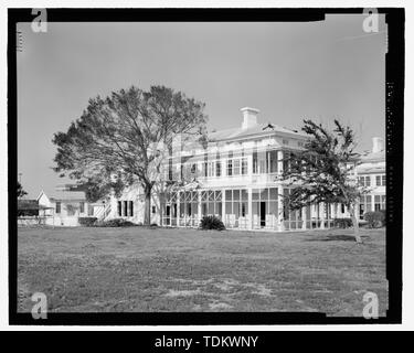 Oblique view of South front and West side with servants quarters at rear, facing northeast - U.S. Naval Air Station, Senior Officers' Quarters Q-3, Q-3 North Avenue, Pensacola, Escambia County, FL Stock Photo