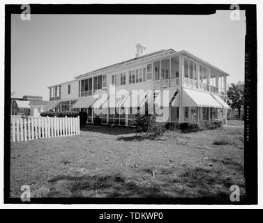 Oblique view of South front and West side with servants quarters at rear, facing northeast - U.S. Naval Air Station, Senior Officers' Quarters Q-4, Q-4 North Avenue, Pensacola, Escambia County, FL Stock Photo