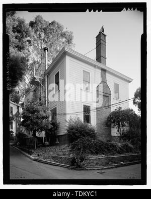 Oblique view of south and west (rear) sides, camera facing northeast - Naval Training Station, Senior Officers' Quarters District, Quarters No. 4, Naval Station Treasure Island, 4 Whiting Way, Yerba Buena Island, San Francisco, San Francisco County, CA Stock Photo