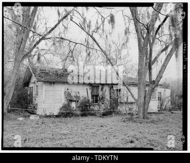 Oblique view of rear of building, facing east. - Moore House, West side of Roe Street, south of U.S. Highway 84, Stockton, Lanier County, GA Stock Photo