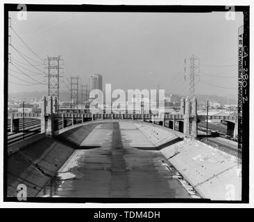 PART 2 OF 3 PART PANORAMA OF FOURTH STREET VIADUCT WITH NOS. CA-280-1 AND CA-280-3. LOOKING NORTH. - Fourth Street Viaduct, Spanning Los Angeles River, Los Angeles, Los Angeles County, CA Stock Photo