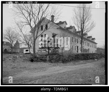 PERSPECTIVE OF WEST (GABLE END) AND SOUTH ELEVATIONS, VIEW NORTHEAST - Grosvenor-Dale Company, Tenement, 110 Main Street, Thompson, Windham County, CT Stock Photo