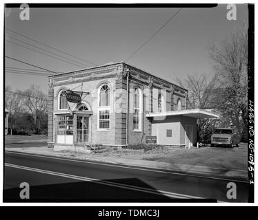 PERSPECTIVE VIEW LOOKING NORTHWEST - First National Bank of Barnegat, 708 West Bay Avenue, Barnegat, Ocean County, NJ Stock Photo