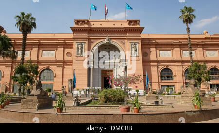 CAIRO, EGYPT- SEPTEMBER, 26, 2015: front view of the exterior of the egyptian museum in cairo Stock Photo