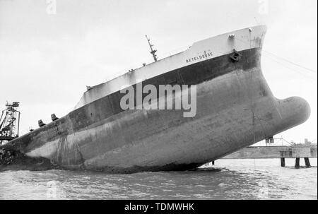 The stern of the French tanker Betelgeuse is all that remains above the water line after a series of explosions which ripped apart on Monday, January 8th by a series of explosions as she was unloading 120,000 tonnes of crude oil at the Gulf Oil Terminal in Bantry Bay, Ireland. Stock Photo