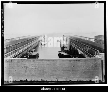 (original in possession of NYC Economic Development Corp.) Photographer and date unknown VIEW BETWEEN PIERS 2 AND 3, LOOKING FROM WAREHOUSE ROOF - Brooklyn Army Supply Base, Pier 2, Brooklyn, Kings County, NY Stock Photo