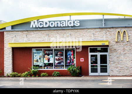 Florida,Arcadia,McDonald's,restaurant restaurants food dining cafe cafes,fast food,building exterior,new design,front entrance,FL190512012 Stock Photo