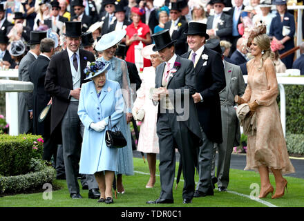 The Duke of Cambridge (left), the Duchess of Cambridge, Queen Elizabeth II, the Duchess of Cornwall, King Willem-Alexander of the Netherlands and Queen Maxima of the Netherlands attending day one of Royal Ascot at Ascot Racecourse. Stock Photo