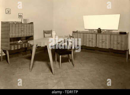 Sideboard and table with chairs, Italy 1950s Stock Photo