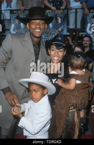 Jun 28, 1999 - Los Angeles, California, USA - WILL SMITH and JADA PINKETT with her child at the 'Wild, Wild West' movie premiere (Credit Image: Chris Delmas/ZUMA Wire) Stock Photo