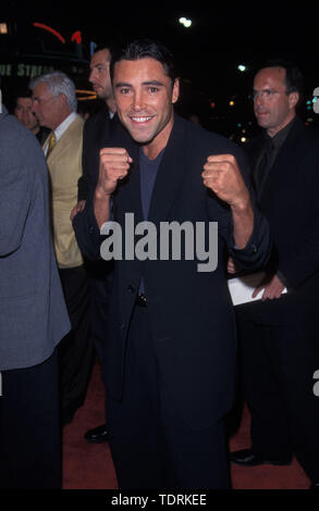 Oct 06, 1999; Los Angeles, CA, USA; Boxer OSCAR DE LA HOYA @ the 'Fight Club' movie premiere..  (Credit Image: Chris Delmas/ZUMA Wire) Stock Photo