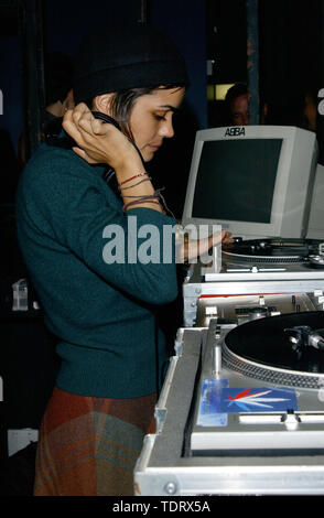 Oct 10, 2001; Los Angeles, CA, USA;  ! Actress SHANNYN SOSSAMON @ the 'Rules of Attraction' wrap party (Credit Image: © Chris Delmas/ZUMA Wire) Stock Photo