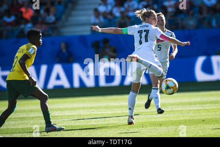 Montpellier. 17th June, 2019. Alexandra Popp (R) of Germany competes during the group B match between Germany and South Africa at the 2019 FIFA Women's World Cup in Montpellier, France on June 17, 2019. Credit: Xiao Yijiu/Xinhua/Alamy Live News Stock Photo
