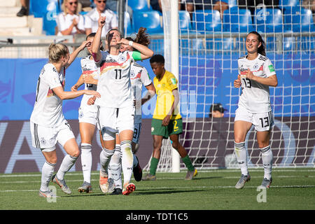 Montpellier, France. 17th June, 2019. Football, women: WM, South Africa - Germany, preliminary round, Group B, Matchday 3, Stade de la Mosson: Germany's Alexandra Popp (M) cheers for a goal. Photo: Sebastian Gollnow/dpa Credit: dpa picture alliance/Alamy Live News Stock Photo