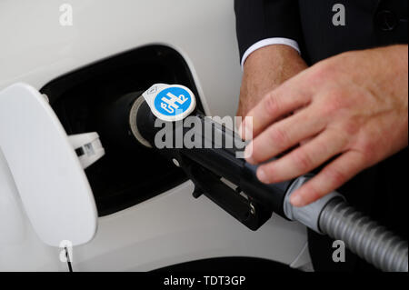 17 June 2019, North Rhine-Westphalia, Duesseldorf: At the opening of a hydrogen filling station a tap shows the logo 'H2' for hydrogen. According to Air Liquide, the 16th public hydrogen filling station in North Rhine-Westphalia opens in Düsseldorf. Photo: Henning Kaiser/dpa Stock Photo