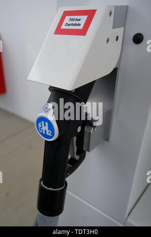 17 June 2019, North Rhine-Westphalia, Duesseldorf: At the opening of a hydrogen filling station a tap shows the logo 'H2' for hydrogen. According to Air Liquide, the 16th public hydrogen filling station in North Rhine-Westphalia opens in Düsseldorf. Photo: Henning Kaiser/dpa Stock Photo