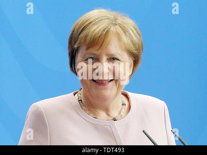 Berlin, Germany. 18th June, 2019. German Chancellor Angela Merkel (CDU) laughs at a press conference with the Ukrainian President at the Federal Chancellery in response to the question of her state of health. Credit: Wolfgang Kumm/dpa/Alamy Live News Stock Photo