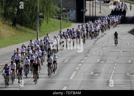 Rostock, Germany. 19th June, 2019. After its start, the 'Hanse Tour Sonnenschein' drives through the city centre for the benefit of seriously ill children. Around 200 cyclists are expected to take part in the traditional charity trip, which will cover a total of 589 kilometres, mainly through Mecklenburg, on four tour days. Credit: Bernd Wüstneck/dpa-Zentralbild/dpa/Alamy Live News Stock Photo