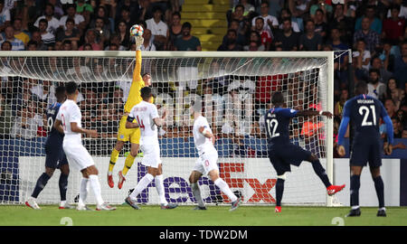 England U21 goalkeeper Dean Henderson tips a shot from France U21's Nanitamo Ikone over the crossbar during the UEFA European Under-21 Championship, Group C match at Dino Manuzzi, Cesena. Stock Photo