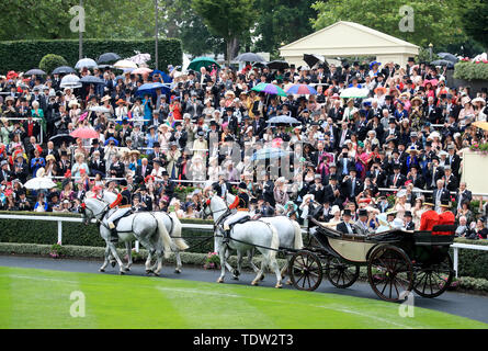 Queen Elizabeth II in the royal procession during day two of Royal Ascot at Ascot Racecourse. Stock Photo