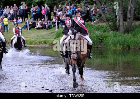 Peebles, Scottish Borders, UK. 19th June, 2019. Peebles Beltane, Installation and Rideout in PEEBLES, UK. , . Peebles Beltane, Installation and Rideout Fording of the River Tweed, nearly 200 rollers on horseback took part in the traditional ride on Wednesday 19th June 2019 ( Credit: Rob Gray/Alamy Live News Stock Photo